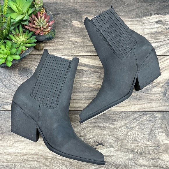 NEW Steve Madden 8M Terezza Grey Nubuck Pull On Pointed Toe Western Ankle Bootie - Picture 2 of 12